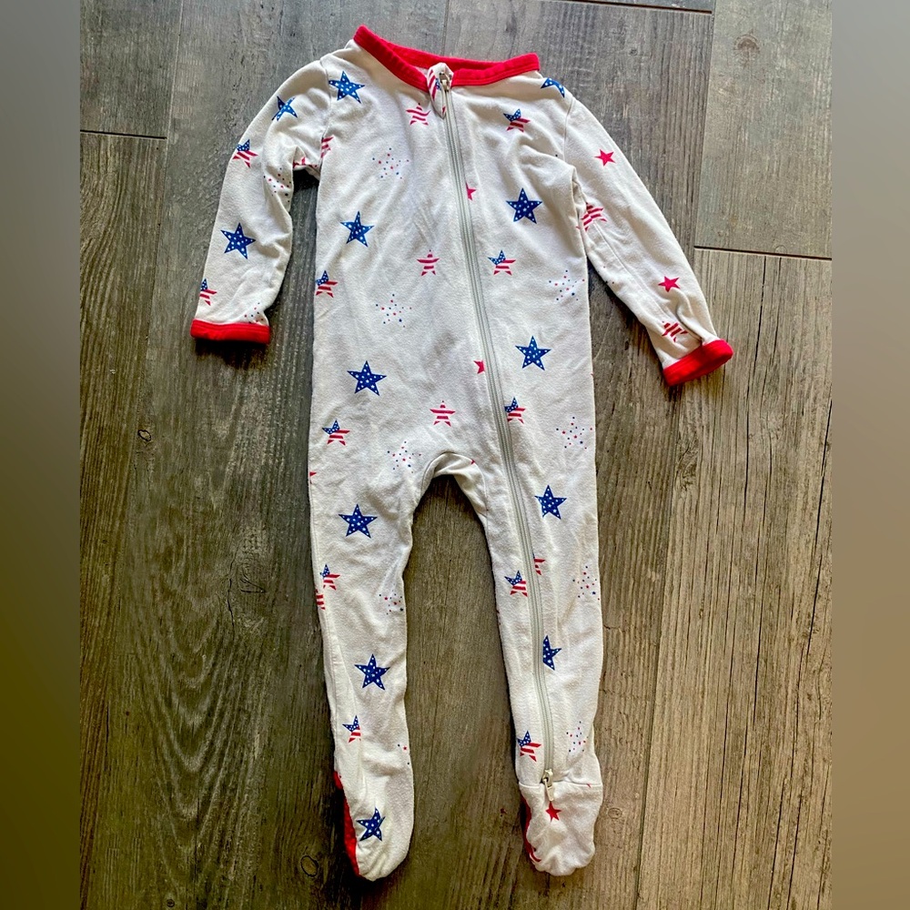 Kyte BABY White and Blue Star “Liberty” print Footie